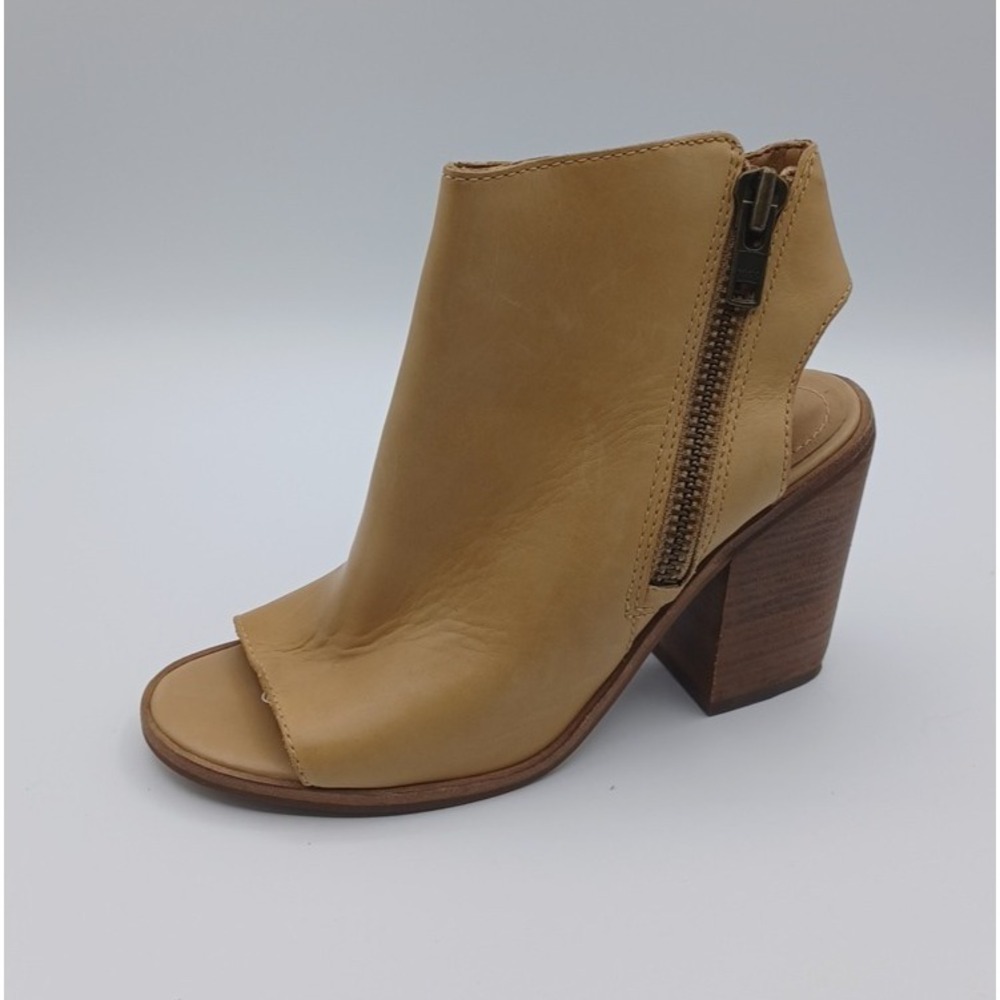 Steve Madden Rico Tan Leather Peep-Toe Ankle Booties Block Heel Zip Closure 6.5